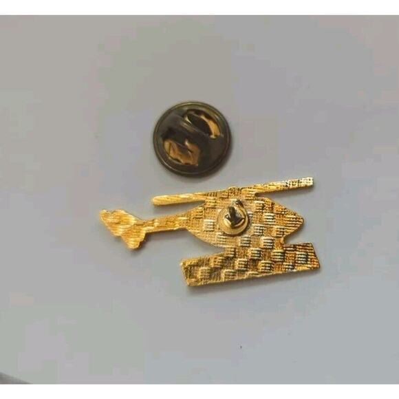 UHC Air Care Team Rescue Medical Helicopter Pin Pinback - Picture 4 of 4